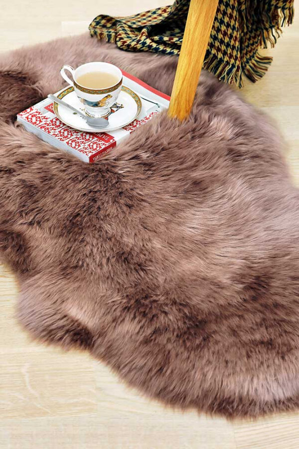 Lambanahk Narma Merino caramel M ±60x90cm