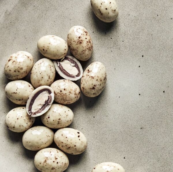 Nicolas Vahe Sokolaadiga kaetud mandel, karamell, 100g