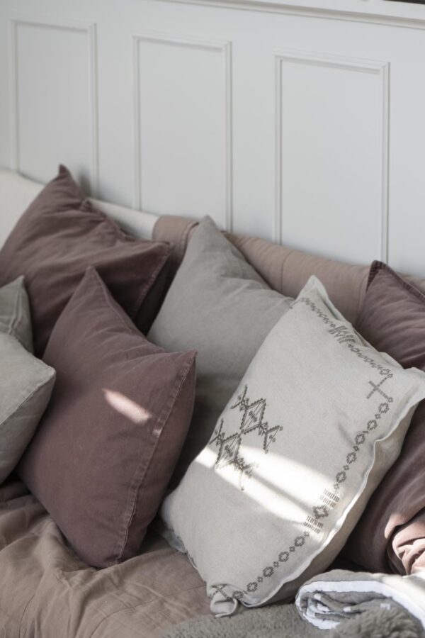 Dekoratiivpadi velvet 52x 52cm pruun