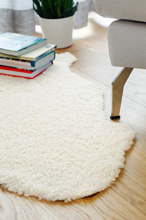 Lambanahk Narma Caracul natural white M ±60x90cm