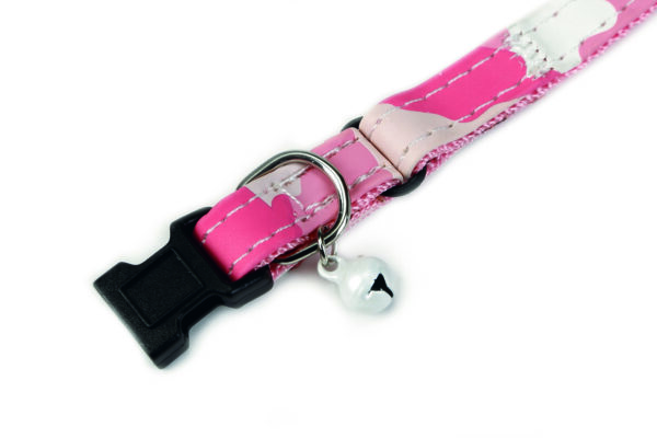 Beeztees kaelarihm kassile nylon camouflaaz roosa kellukesega