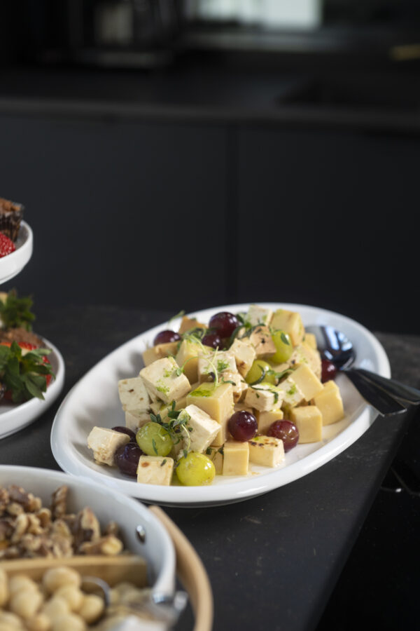 MAKU serveerimisalus ovaalne 40x 23cm valge