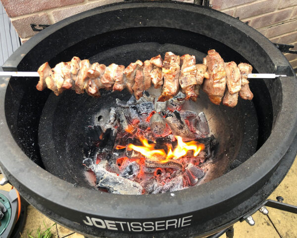 Elektrilise pöörd-grillvardaga küpsetussüsteem JOEtisserie®Classic