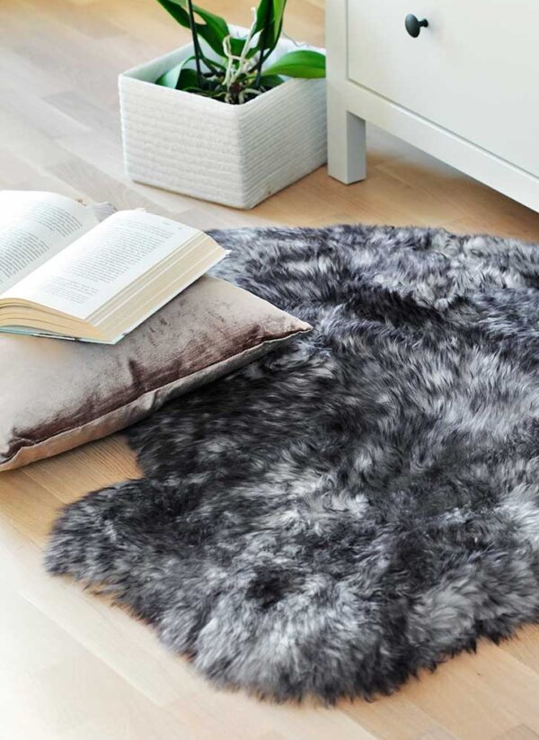 Lambanahk Narma Merino grey-black frieze M ±60x90cm