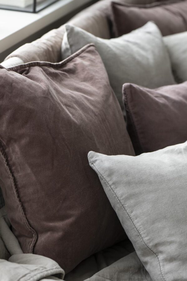 Dekoratiivpadi velvet 52x 52cm pruun