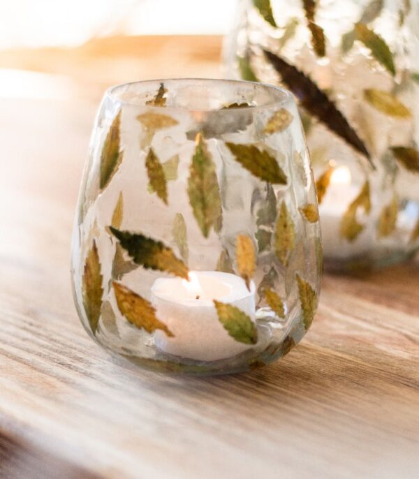Küünlahoidja sügislehtedega d9x h10cm klaasist