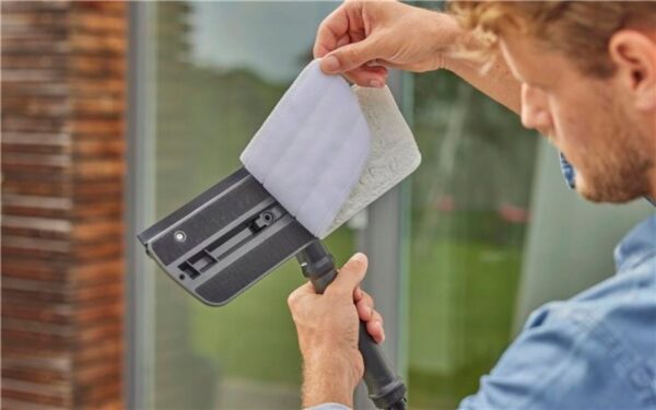 Aknapesuhari Gardena Cleansystem