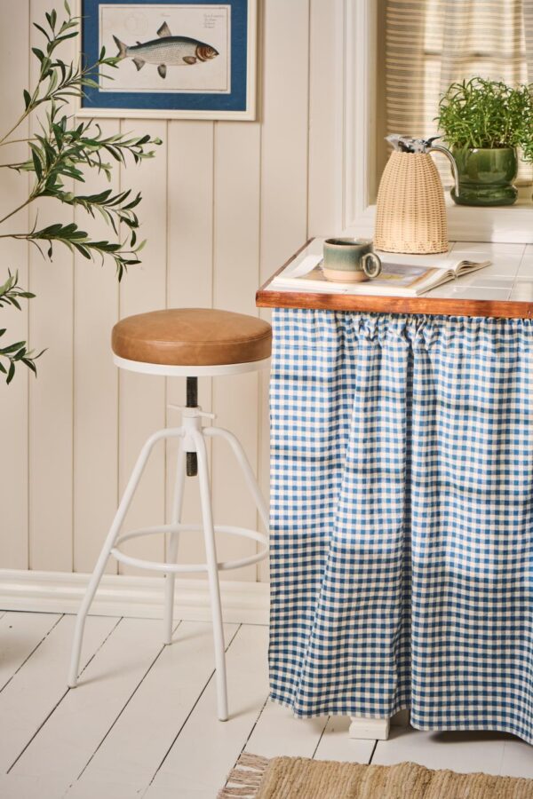 Taburett reguleeritava kõrgusega valge Ø36,5x h64,5cm