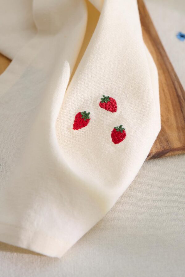 Salvrätik maasikatega kreem 40x40cm