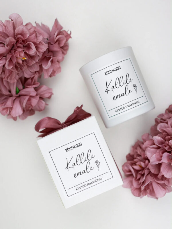 Küünal Kallile emale 40-50h, karbis