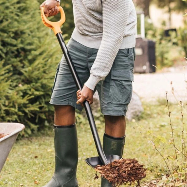 Fiskars kühvel Solid D-käepidemega