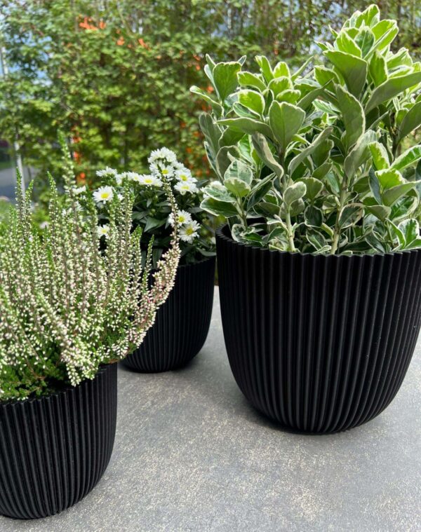 Lillepott Groove Ø21,5x h20cm must