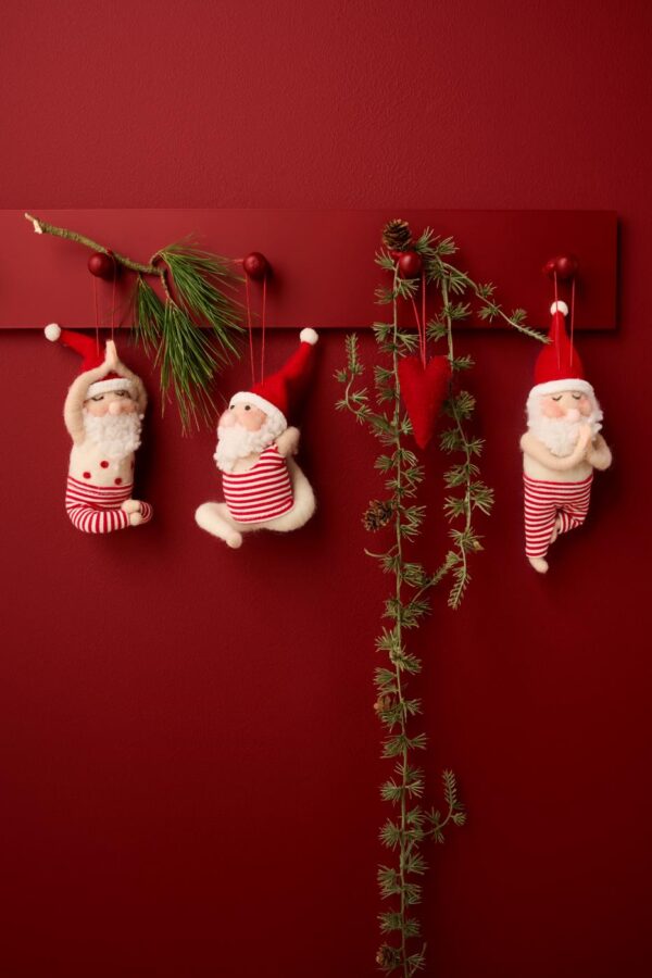 Kuuseehe võimlev päkapikk punane, erinevad 1tk