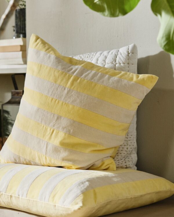 Dekoratiivpadi Alhena kollane 48x68cm