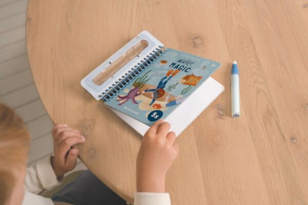 Little Dutch veepliiatsiga värviraamat Jim & Friends