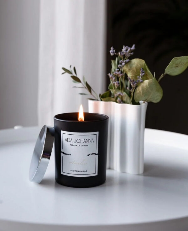 Parfüümküünal Amelie must 220g