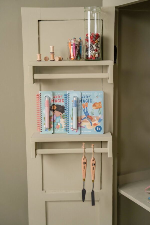 Little Dutch veepliiatsiga värviraamat Jim & Friends