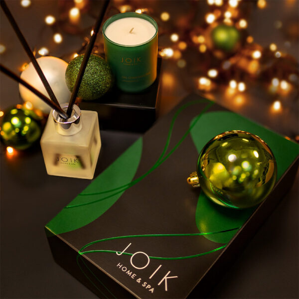 JOIK Home & Spa kinkekarp: Oh, kuusepuu lõhnaküünal ja kodulõhnastaja