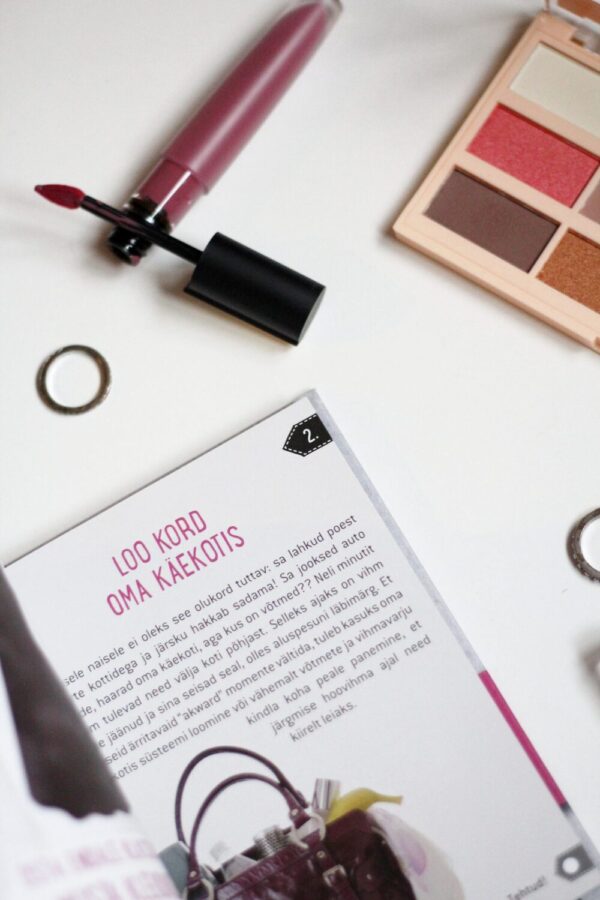 Raamat 100 asja, mida iga naine vähemalt korra elus tegema peaks