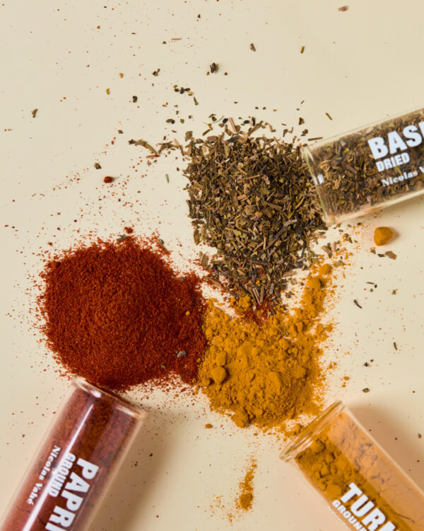 Kinkekomplekt maitseainetest basiilik, kurkum ja paprika-tsilli 11g