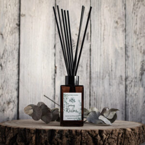 Cozy Cabin Candles ruumilõhnastaja Spring Kisses 150g