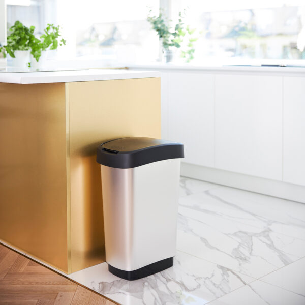 Prügikast liikuva kaanega Twist 50L metallik hõbe/must 40,1x29,8x h60,2cm