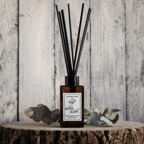 Cozy Cabin Candles ruumilõhnastaja White Witch 150g