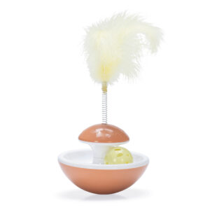 Mänguasi kassipojale sulgedega