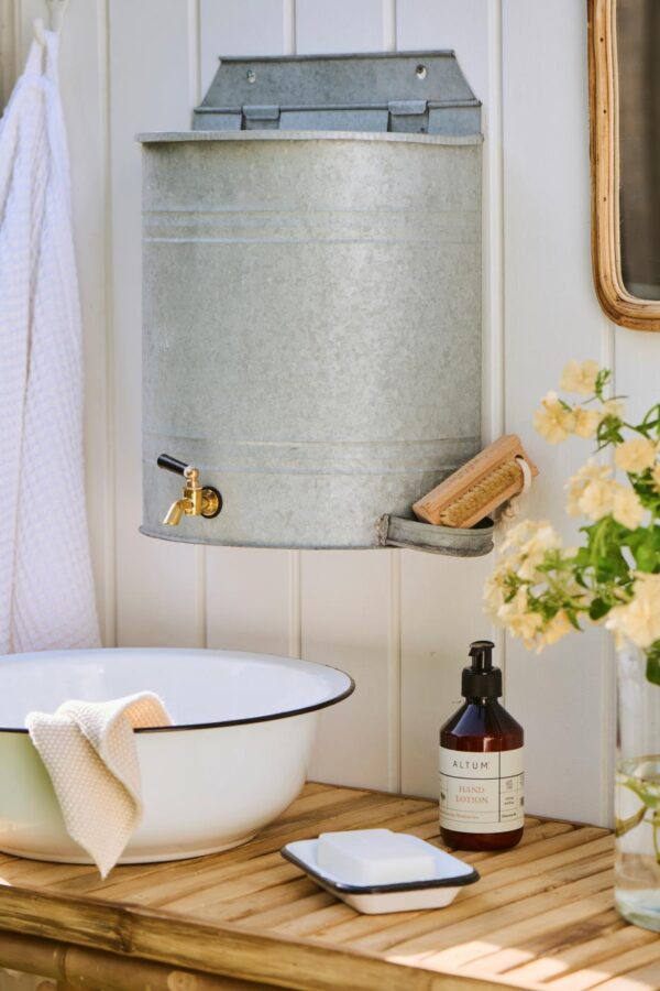 Veenõu seinale kraani ja seebihoidikuga hall 10,5L