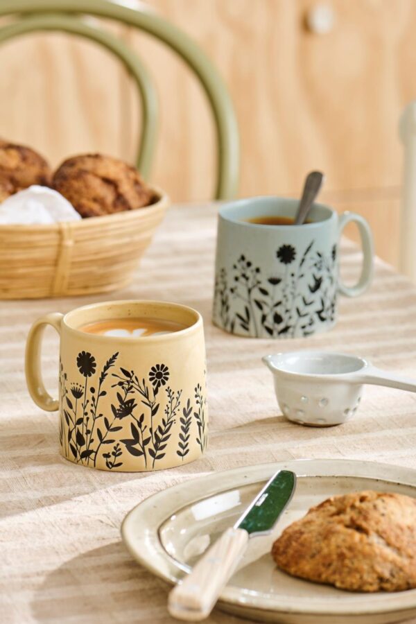 Tass lilledega beež 300ml