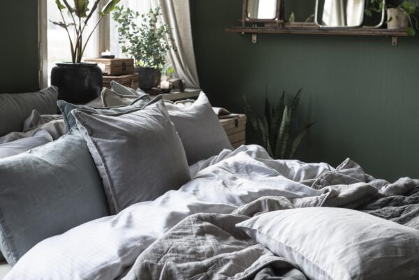 Dekoratiivpadi sametist tuhkhall 52x52cm