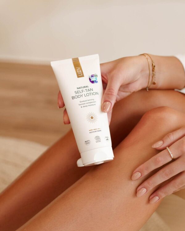 LUUV Isepruunistav kehakreem keskmine/tume 200ml