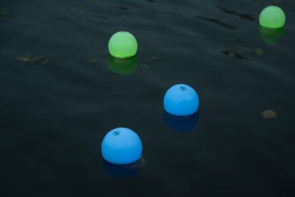 Ujuv LED valgusti Venice värvimuutev