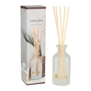 Ruumilõhnastaja Sakura rattanpulkadega valges klaasis 150ml