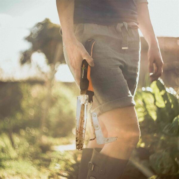 Kõnnitee puhastusnuga Fiskars Xact