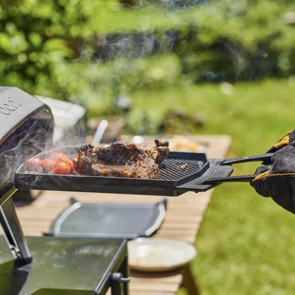 Malmist kahepoolne pann Ooni