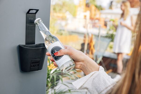 Pudeliavaja Johnny Catch Cup must