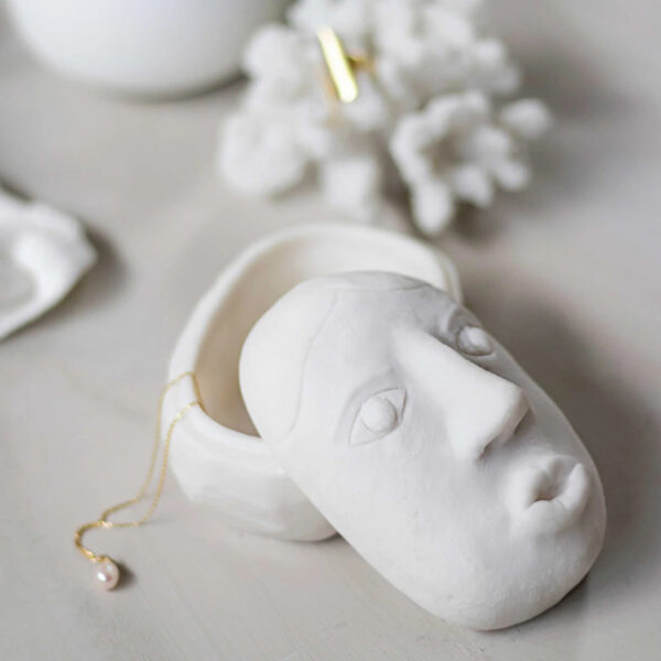 Hoiukarp Art Piece Face Jar 9x12x h7cm